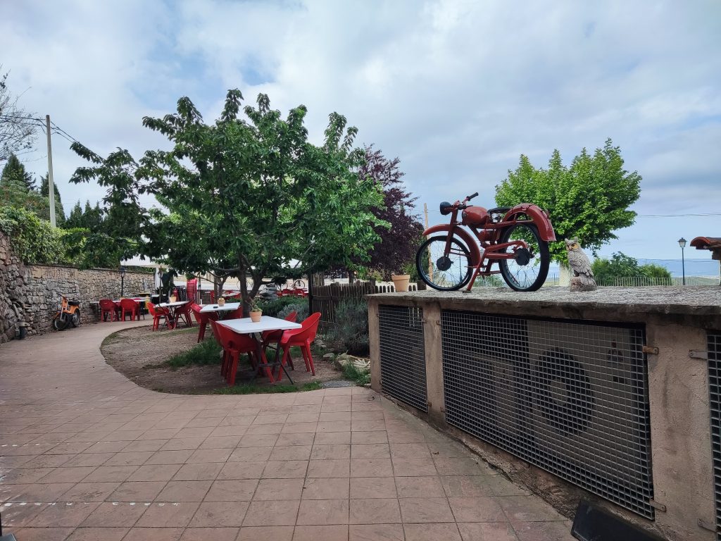 Les Voltes de Talamanca · Talamanca, Cataluña, España | Bar motero — Kando Riders
